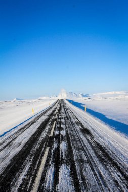 Yeni yerler keşfetmek için İzlanda 'da kaybolun.