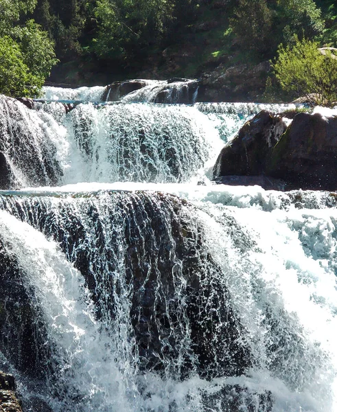 Ordesa Doğal ParkA yürüyüş yapmayı ve güzel şelaleleri olan her şeyden kopmayı sevenler için harika bir yer. Korsanların doğasını keşfetmek için mükemmel..