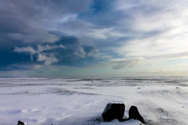 İzlanda 'nın güzel ve çarpıcı manzaraları zihninizi boşaltmak ve bazı huzurlu anların tadını çıkarmak için mükemmeldir.