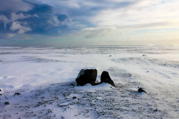 İzlanda 'nın güzel ve çarpıcı manzaraları zihninizi boşaltmak ve bazı huzurlu anların tadını çıkarmak için mükemmeldir.