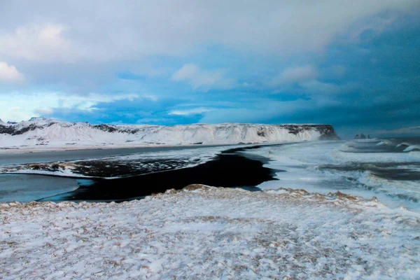 İzlanda 'nın güzel ve çarpıcı manzaraları zihninizi boşaltmak ve bazı huzurlu anların tadını çıkarmak için mükemmeldir.