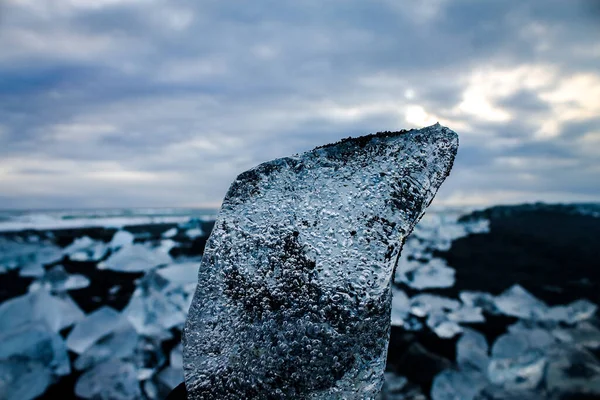 Elmas plajı İzlanda 'nın en inanılmaz yerlerinden biridir. Bir fotoğrafçı fotoğraf çekerken zaman duygusunu kaybedebilir.