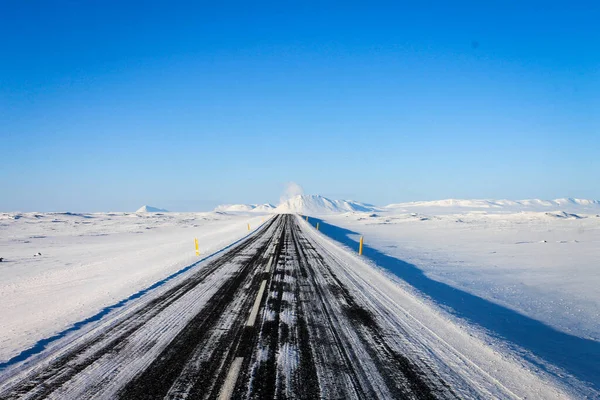 Yeni yerler keşfetmek için İzlanda 'da kaybolun.