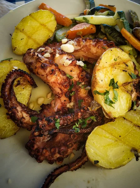 Octopus with vegetables, potatoes and a touch of garlic oil