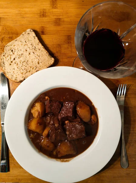 Beef Stew Made Chocolate Potatoes Glass Pedro Jimenez Wine Seed — Stock Photo, Image