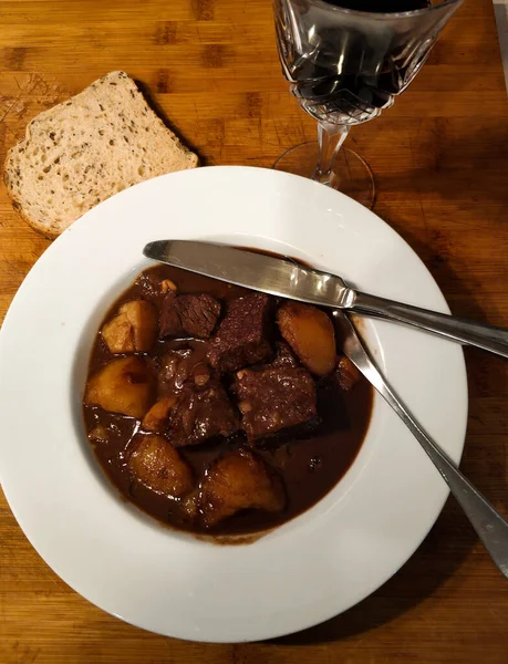 Beef Stew Made Chocolate Potatoes Glass Pedro Jimenez Wine Seed — Stock Photo, Image