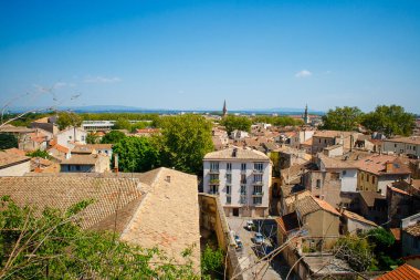  Burası Provence Avignon 'daki eski kasaba.