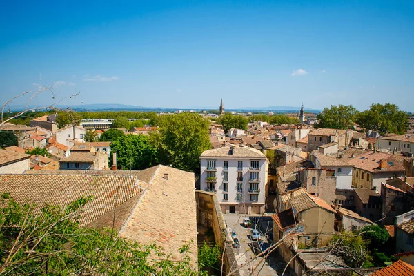  Burası Provence Avignon 'daki eski kasaba.