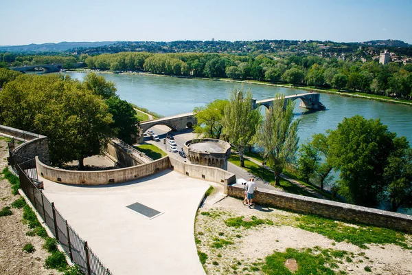  Burası Provence 'deki eski kasaba Avignon şehri.