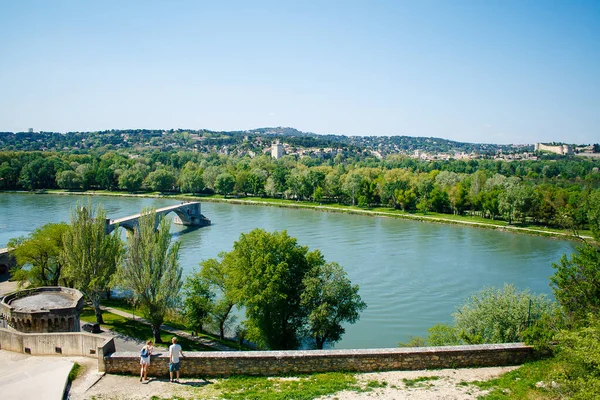  Burası Provence 'deki eski kasaba Avignon şehri.