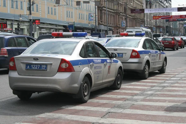 Voitures de police dans les rues de Moscou — Photo