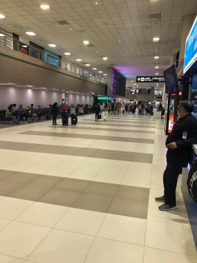 Bangkok, Tayland - 9 Şubat 2020: Bangkok 'taki Don Muang Havaalanı, havaalanındaki insanlar, Coronavirus