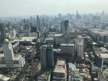 Bangkok, Tayland - 9 Şubat 2020: Tayland 'ın Bangkok şehrinin manzarası, tepesi, gökdelenler