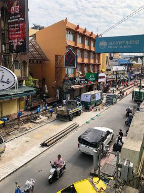Bangkok, Tayland - 10 Şubat 2020: Bangkok, Tayland 'da Khao San Yolu, sokak tamiri, boruların değiştirilmesi