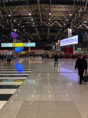 Moskova, Rusya - 2 Mart 2020: Moskova 'daki Sheremetyevo Havaalanı, havaalanı, B Terminali, kalkış alanı