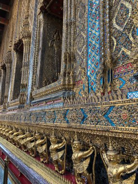 Bangkok, Tayland - 10 Şubat 2020: Büyük Saray, Tayland 'daki kraliyet sarayı ve tapınak kompleksi, çok sayıda turist