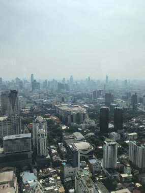 Bangkok, Tayland - 9 Şubat 2020: Tayland 'ın Bangkok şehrinin manzarası, tepesi, gökdelenler