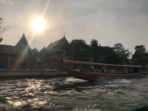泰国曼谷 2020年2月9日 从朝弗拉亚河通过观光客的视角看城市 — 图库照片