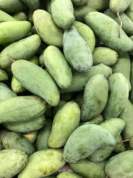 Dużo Zielonych Mango Sklepach — Zdjęcie stockowe