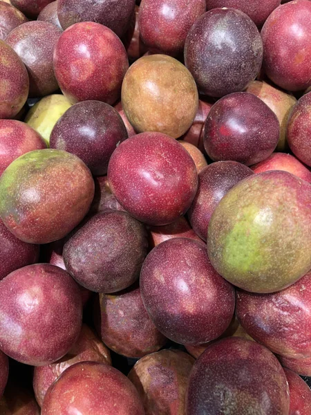 Photo Fruit Passion Fruit Counter Supermarket — Stock Photo, Image