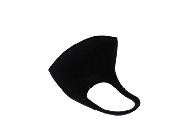 Koronavirüs ve diğer enfeksiyon ve virüslerden korunmak için beyaz arka plan maskesine izole edilmiş.