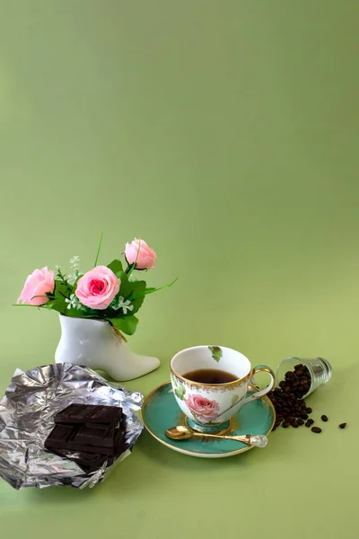 Kahve Çiçekler Şam Fıstığı Arkaplanındaki Mumlar Sıcaklığının Samimiyetin Güzelliğin Harika — Stok fotoğraf
