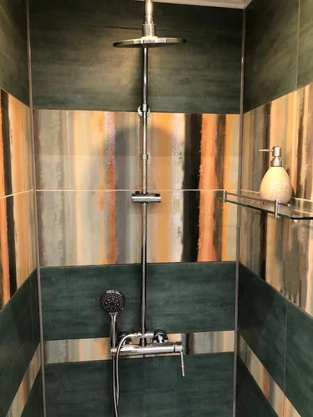 Banyoda fotoğraf duşu.