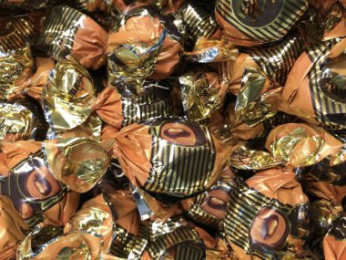 Parlak ve parlak paketlemedeki soyut arkaplan şekerleri