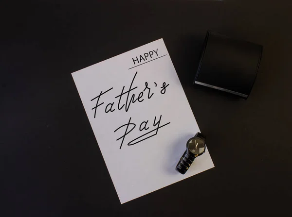 Acımasız Tebrik Kartı Yazılı Pankart Siyah Arka Planda Mutlu Babalar — Stok fotoğraf