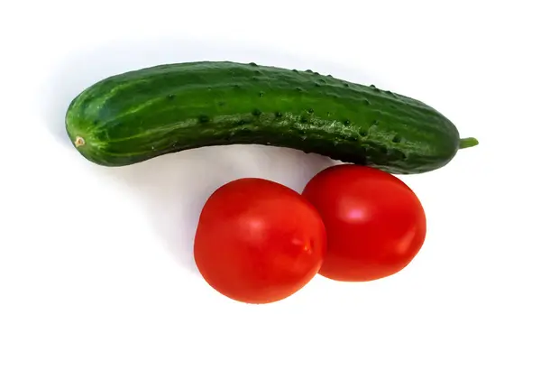 在白底黄瓜和西红柿上分离 — 图库照片