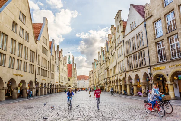 Принципальмаркт с историческими зданиями в Мюнстере, Германия — стоковое фото