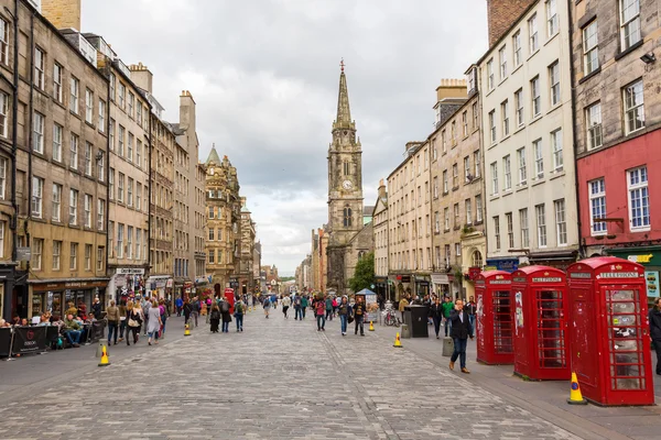 Royal Mile nel centro storico di Edimburgo, Scozia — Foto Stock