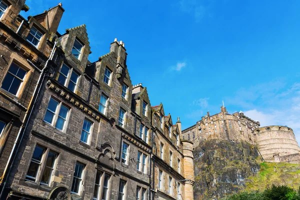 Vecchi edifici al mercato Grass di Edimburgo, Scozia — Foto Stock