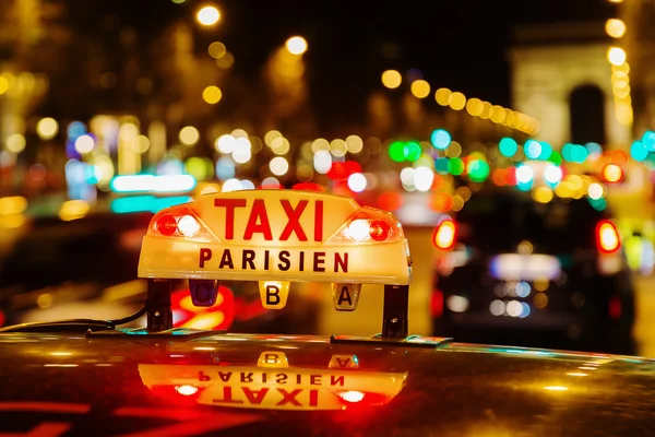 Segno al neon di un taxi parigino — Foto Stock