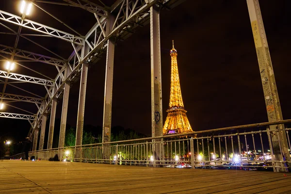 Tour Eiffel avec spectacle de performance lumineuse la nuit — Photo