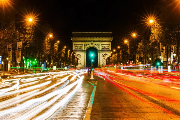Geceleri Paris Arc de Triomphe'ye — Stok fotoğraf