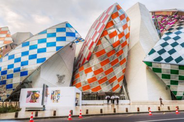 Louis Vuitton Frank Gehry tarafından tasarlanmış Foundation