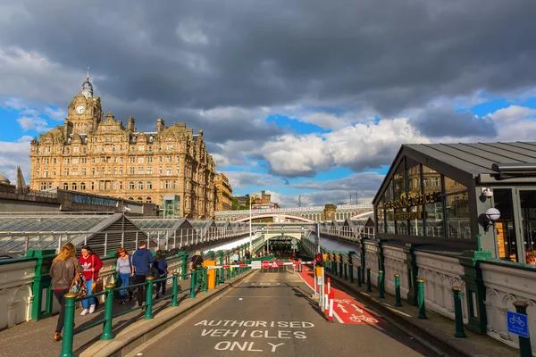 Edinburgh Waverly istasyonu girişi — Stok fotoğraf