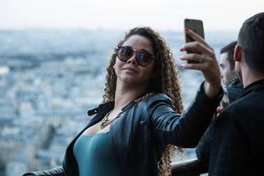 Eyfel Kulesi Paris insanlar