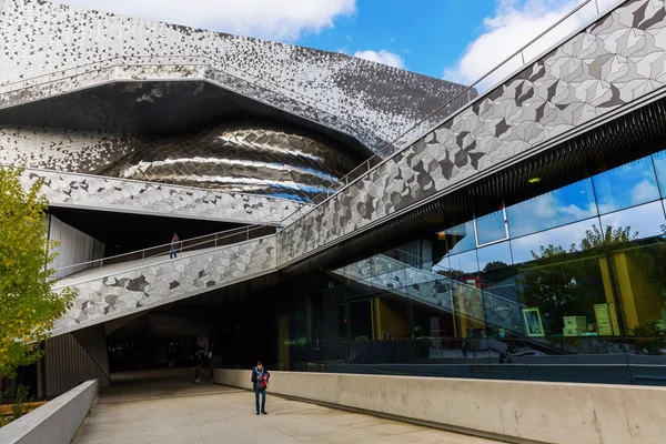 Philharmonie in het Parc de Villette in Parijs, Frankrijk — Stockfoto