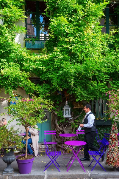 Parisian Cafe on the Ile de Cite — Stock Photo, Image