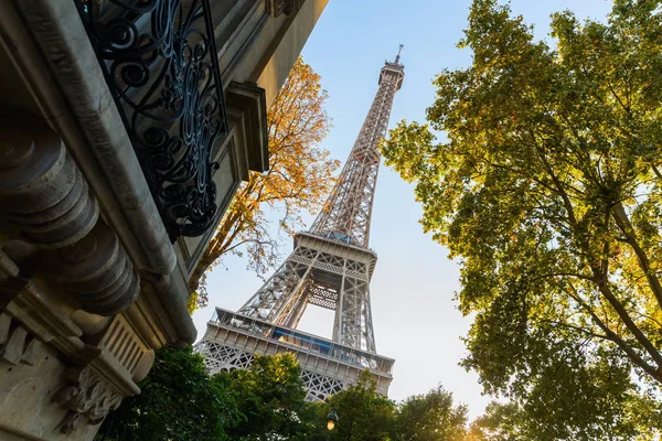 Eiffel Tower in Paris at sunset — Stock Photo, Image