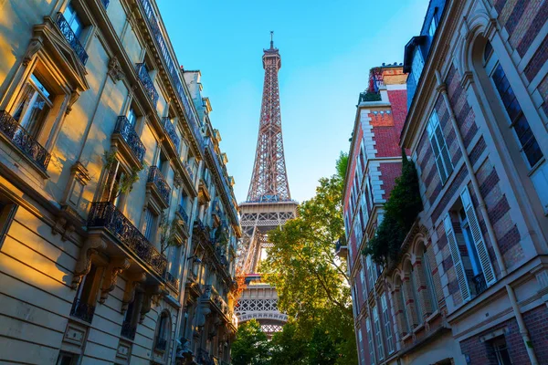 Wieża Eiffla o zachodzie słońca w Paryżu — Zdjęcie stockowe