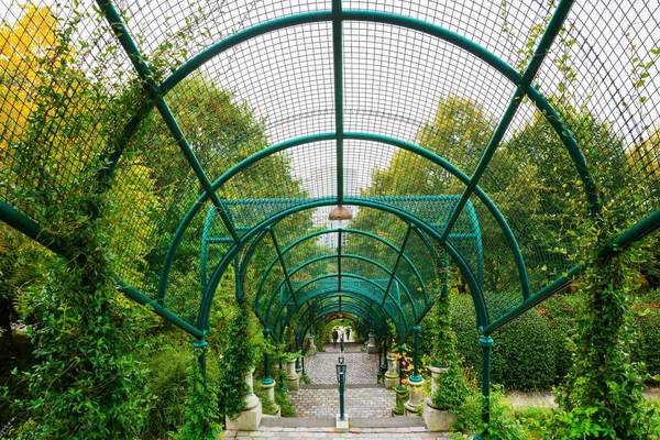 Arcade på Parc de Belleville i Paris — Stockfoto