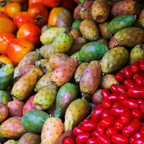 Frutas num mercado de agricultores — Fotografia de Stock