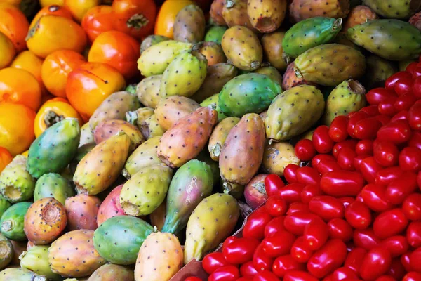 Frutas num mercado de agricultores — Fotografia de Stock