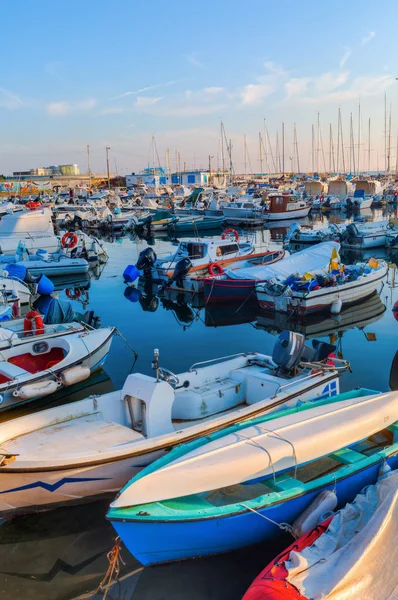 Segelbåtar i marinan i hamnen i Livorno — Stockfoto