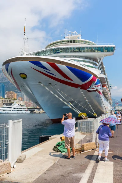 Výletní loď Mv Azura v přístavu Monako — Stock fotografie