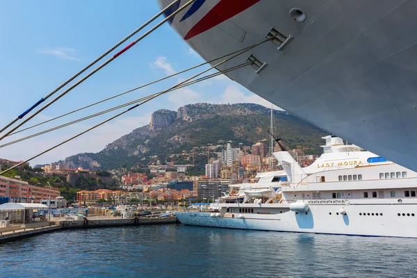 Nave da crociera MV Azura nel porto di Monaco — Foto Stock