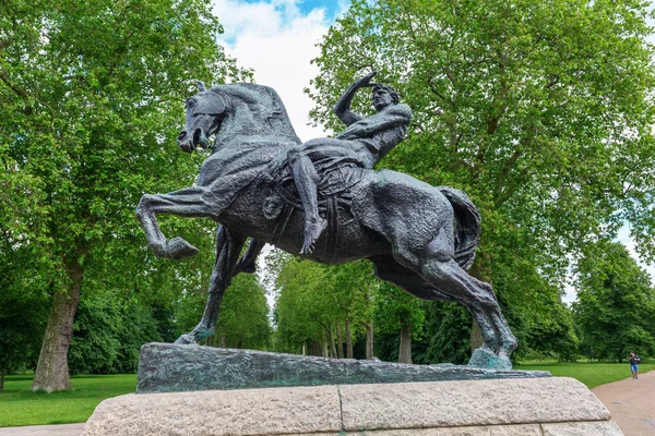 Escultura Energia Física em Kensington Gardens — Fotografia de Stock